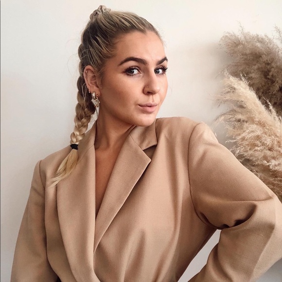 Meet your Posher, Marguerite - Picture 2 of 2